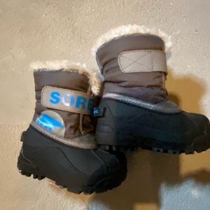 Snow boots